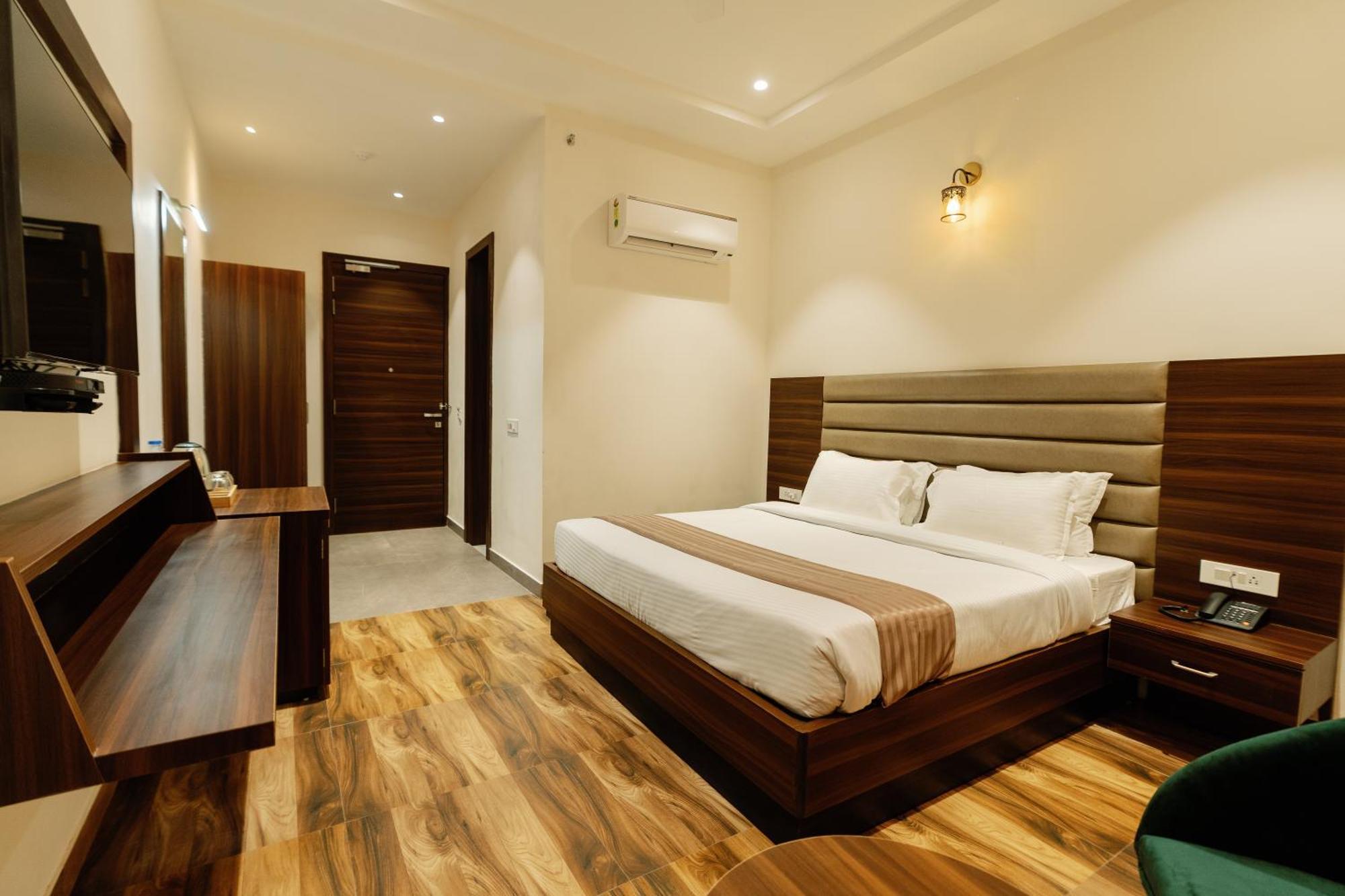 Grand Heritage Hotel & Resort Лудяна Екстериор снимка